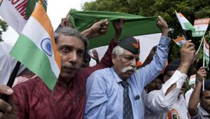 Jawaharlal Nehru University (JNU) vice chancellor M Jagadesh Kumar and Maj Gen (retd) GD Bakshi at the Tiranga March organised on the JNU campus on Sunday. The JNU VC had demanded that a tank should be installed on the campus to make students learn about the sacrifices made by the soldiers.(Saumya Khandelwal/HT Photo) Jawaharlal Nehru University (JNU) vice chancellor M Jagadesh Kumar and Maj Gen (retd) GD Bakshi at the Tiranga March organised on the JNU campus on Sunday. The JNU VC had demanded that a tank should be installed on the campus to make students learn about the sacrifices made by the soldiers.(Saumya Khandelwal/HT Photo)