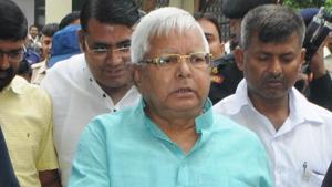 Amid frosty ties with alliance partner JD (U), RJD chief Lalu Prasad is scouting for potential new partners.(HT PHOTO) Amid frosty ties with alliance partner JD (U), RJD chief Lalu Prasad is scouting for potential new partners.(HT PHOTO)