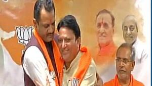 BJP Gujarat President Jitu Vaghani welcomes Balwantsinh Rajput in the party at Gandhinagar Thursday.(ANI Twitter) BJP Gujarat President Jitu Vaghani welcomes Balwantsinh Rajput in the party at Gandhinagar Thursday.(ANI Twitter)