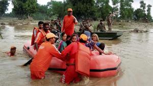 National Disaster Response Force (NDRF) team rescues flood-hit people at a village in Banskantha district on Wednesday.(PTI) National Disaster Response Force (NDRF) team rescues flood-hit people at a village in Banskantha district on Wednesday.(PTI)