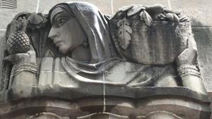 Rich relief sculpted figures decorate the facade of New India Assurance Building in Fort. Along with modern elements, traditional imagery of deities and toiling farmers was depicted.(Courtesy: Art Deco Mumbai) Rich relief sculpted figures decorate the facade of New India Assurance Building in Fort. Along with modern elements, traditional imagery of deities and toiling farmers was depicted.(Courtesy: Art Deco Mumbai)