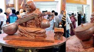 Two days after Prime Minister Narendra Modi unveiled his memorial in Rameswaram on his second death anniversary, an ungainly controversy appears to be have erupted over the placement of an engraved Bhagvad Gita next to a wooden statue of former president APJ Abdul Kalam.(PTI)