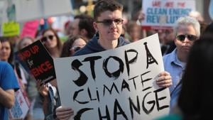 Demonstrators protest President Donald Trump's decision to exit the Paris climate change accord, Chicago, Illinois, June 2, 2017(AFP) Demonstrators protest President Donald Trump's decision to exit the Paris climate change accord, Chicago, Illinois, June 2, 2017(AFP)