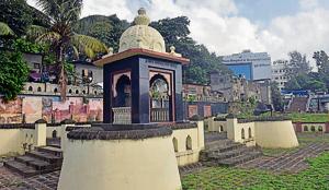 Peshwa Samadhi by the Mutha riverbed was until recently an unknown site in the city.(Pratham Gokhale/HT PHOTO) Peshwa Samadhi by the Mutha riverbed was until recently an unknown site in the city.(Pratham Gokhale/HT PHOTO)