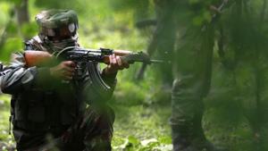 Army soldiers take position during an operation against militants in Shopian district in Srinagar.(HT File Photo) Army soldiers take position during an operation against militants in Shopian district in Srinagar.(HT File Photo)