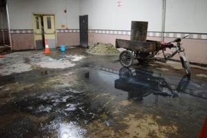 Toxic sewer gases killed two brothers cleaning a sewage tank without safety gear at a mall in east Delhi on Saturday afternoon Toxic sewer gases killed two brothers cleaning a sewage tank without safety gear at a mall in east Delhi on Saturday afternoon