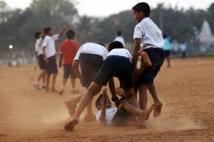 Educationists have suggested that government should lay down parameters and checks for schools to abide by while recruiting staff.(HT File)