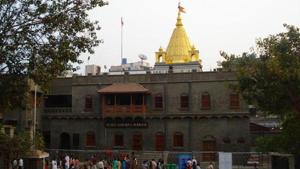 As many as 1 lakh devotees visit the shrine of the 19th century saint Sai Baba daily.(HT File) As many as 1 lakh devotees visit the shrine of the 19th century saint Sai Baba daily.(HT File)