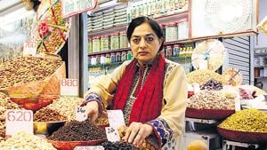 Author Sadia Dehlvi at a market in Delhi.(Shivam Saxena/Hindustan Times)