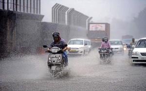 People caught in the Monsoon rain near Moti Bagh in New Delhi, India, on Wednesday.(Arun Sharma/HT PHOTO) People caught in the Monsoon rain near Moti Bagh in New Delhi, India, on Wednesday.(Arun Sharma/HT PHOTO)