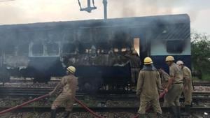 A train set on fire at Anand Vihar station yard in east Delhi.(Ravi Choudhary/HT Photo) A train set on fire at Anand Vihar station yard in east Delhi.(Ravi Choudhary/HT Photo)