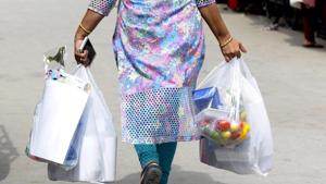 Till August 23, the government, civic bodies and other government bodies had seized around 7,739 kilos of plastic. The amount has now crossed 8,000 kilos.(Sunil Ghosh/HT Photo) Till August 23, the government, civic bodies and other government bodies had seized around 7,739 kilos of plastic. The amount has now crossed 8,000 kilos.(Sunil Ghosh/HT Photo)