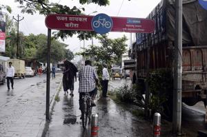 Man cycles on an existing bicycle track along the Pune - Satara road.(RAVINDRA JOSHI/ HT PHOTO) Man cycles on an existing bicycle track along the Pune - Satara road.(RAVINDRA JOSHI/ HT PHOTO)