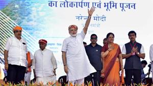 Prime Minister Narendra Modi waves at the crowd during the inauguration and foundation stone laying of various highway projects, in Udaipur on Tuesday. Rajasthan governor Kalyan Singh (2nd from left), chief minister Vasundhara Raje, Union transport and highways minister Nitin Gadkari (left) and Union minister Rajyavardhan Singh Rathore (right) are also seen.(PTI) Prime Minister Narendra Modi waves at the crowd during the inauguration and foundation stone laying of various highway projects, in Udaipur on Tuesday. Rajasthan governor Kalyan Singh (2nd from left), chief minister Vasundhara Raje, Union transport and highways minister Nitin Gadkari (left) and Union minister Rajyavardhan Singh Rathore (right) are also seen.(PTI)