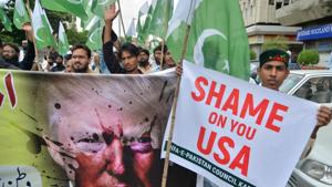 Supporters of the Defence of Pakistan Council, a coalition of around 40 religious and political parties, protesting against US President Donald Trump, Karachi, August 25, 2017(AFP) Supporters of the Defence of Pakistan Council, a coalition of around 40 religious and political parties, protesting against US President Donald Trump, Karachi, August 25, 2017(AFP)