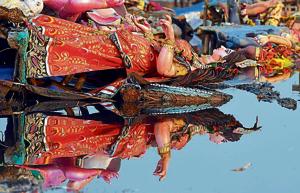 Durga Puja pandals in Chittaranjan Park will immerse Durga idols in artificial ponds instead of Yamuna this year. The National Green Tribunal in 2015 had banned immersion of idols made from non-biodegradable material such as quick-setting gypsum plaster, also known as Plaster of Paris, or plastic in the Yamuna.(Ravi Choudhary/HT Photo) Durga Puja pandals in Chittaranjan Park will immerse Durga idols in artificial ponds instead of Yamuna this year. The National Green Tribunal in 2015 had banned immersion of idols made from non-biodegradable material such as quick-setting gypsum plaster, also known as Plaster of Paris, or plastic in the Yamuna.(Ravi Choudhary/HT Photo)