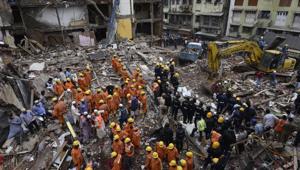 Rescue operation on after a building in Bhendi Bazaar area of Mumbai collapsed on Thursday.(Anshuman Poyrekar/HT Photo) Rescue operation on after a building in Bhendi Bazaar area of Mumbai collapsed on Thursday.(Anshuman Poyrekar/HT Photo)