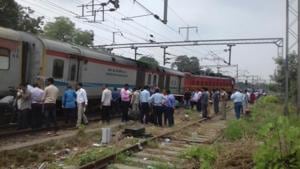 Ranchi-Delhi Rajdhani Express at Shivaji Bridge in New Delhi after its engine and a coach derailed.(Mohd Zakir/HT Photo) Ranchi-Delhi Rajdhani Express at Shivaji Bridge in New Delhi after its engine and a coach derailed.(Mohd Zakir/HT Photo)