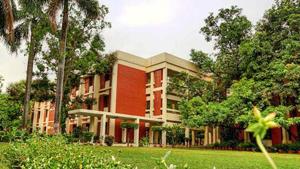 IStudents at IIT-Kanpur allege their freedom of movement is restrained by security guards(HT Photo) IStudents at IIT-Kanpur allege their freedom of movement is restrained by security guards(HT Photo)