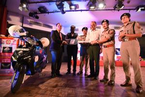 Traffic volunteer Mukul Chandra Joshi being felicitated by the police on Saturday.(Virendra Singh Gosain/HT PHOTO) Traffic volunteer Mukul Chandra Joshi being felicitated by the police on Saturday.(Virendra Singh Gosain/HT PHOTO)