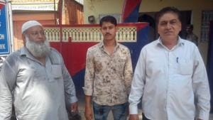 (From left) Gulam Ali khan, Shakeel Khan and Barkat Mirza, members of peace committee, who helped control the mob at Ramganj.(HT Photo)