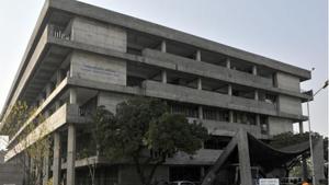The V-C also highlighted that the UT administration wants the varsity to have tight security across both the campuses, raise walls at all the boundary walls, have corridors and motorable roads across the campus.(HT File) The V-C also highlighted that the UT administration wants the varsity to have tight security across both the campuses, raise walls at all the boundary walls, have corridors and motorable roads across the campus.(HT File)