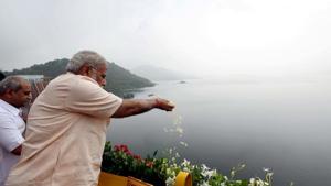 Prime Minister Narendra Modi inagurates Sardar Sarovar dam in Gujarat.(PIB) Prime Minister Narendra Modi inagurates Sardar Sarovar dam in Gujarat.(PIB)