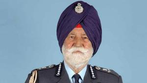 A file photo of Marshal of the Indian Air Force Arjan Singh, who died on Saturday.(PTI) A file photo of Marshal of the Indian Air Force Arjan Singh, who died on Saturday.(PTI)