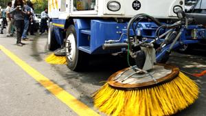 In 2010, the erstwhile Municipal Corporation of Delhi (MCD) had outsourced the work of vacuum cleaning of arterial roads to three private firms but the project met with serious operational problems.(Hindustan Times) In 2010, the erstwhile Municipal Corporation of Delhi (MCD) had outsourced the work of vacuum cleaning of arterial roads to three private firms but the project met with serious operational problems.(Hindustan Times)