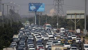 Movement from Noida to Delhi will not be affected as only one side of the Kalindi Kunj-Noida bridge will be closed.(HT Photo) Movement from Noida to Delhi will not be affected as only one side of the Kalindi Kunj-Noida bridge will be closed.(HT Photo)