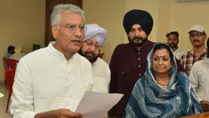 Congress’ Sunil Jakhar filing nomination papers for the Gurdaspur Lok Sabha bypoll, accompanied by Punjab chief minister Amarinder Singh, local bodies minister Navjot Singh Sidhu, and state party affairs in-charge Asha Kumari .(Sameer Sehgal/HT) Congress’ Sunil Jakhar filing nomination papers for the Gurdaspur Lok Sabha bypoll, accompanied by Punjab chief minister Amarinder Singh, local bodies minister Navjot Singh Sidhu, and state party affairs in-charge Asha Kumari .(Sameer Sehgal/HT)