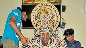Ashok Chaudhary, who plays the role of Ravana at the Sector-20 Ramlila, getting ready for his performance in Chandigarh on Friday.(Ravi Kumar/HT) Ashok Chaudhary, who plays the role of Ravana at the Sector-20 Ramlila, getting ready for his performance in Chandigarh on Friday.(Ravi Kumar/HT)