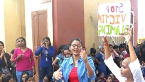 Benares Hindu University students hold a protest inside the campus on Saturday.(HT Photo) Benares Hindu University students hold a protest inside the campus on Saturday.(HT Photo)