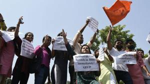 Students of ABVP protest against violence at BHU, near Shastri Bhawan on Monday.(Sonu Mehta / HT Photo) Students of ABVP protest against violence at BHU, near Shastri Bhawan on Monday.(Sonu Mehta / HT Photo)