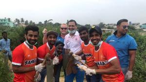 Indian men’s and women’s Hockey teams extended their support to ‘Swachhata Hi Seva’ campaign, held 15 days prior to Gandhi Jayanti (on October 2). Indian men’s and women’s Hockey teams extended their support to ‘Swachhata Hi Seva’ campaign, held 15 days prior to Gandhi Jayanti (on October 2).