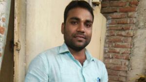 Cyber cafe owner Anurag Basu who caught two terror suspects in September is struggling to make ends meet after customers stopped frequenting his shop for fear of retaliation.(HT PHOTO) Cyber cafe owner Anurag Basu who caught two terror suspects in September is struggling to make ends meet after customers stopped frequenting his shop for fear of retaliation.(HT PHOTO)