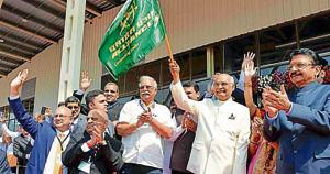 President Ram Nath Kovind flags off inaugural flight from Shirdi to Mumbai on Sunday in the presence of governor Ch Vidyasagar Rao (extreme right) and Chief Minister Devendra Fadnavis (3rd from right).(PTI) President Ram Nath Kovind flags off inaugural flight from Shirdi to Mumbai on Sunday in the presence of governor Ch Vidyasagar Rao (extreme right) and Chief Minister Devendra Fadnavis (3rd from right).(PTI)