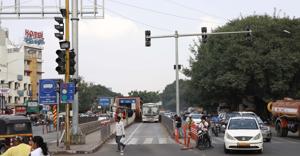 The BRTS corridor on Ahmednagar road became operational in April 2016.(HT PHOTO) The BRTS corridor on Ahmednagar road became operational in April 2016.(HT PHOTO)