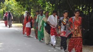 Students return to the Banaras Hindu University after it reopened on Tuesday.(HT) Students return to the Banaras Hindu University after it reopened on Tuesday.(HT)