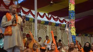 RSS chief Mohan Bhagwat speaking at a religious congregation near Ara (Bihar) on Wednesday.(Devraj Ojha/HT photo) RSS chief Mohan Bhagwat speaking at a religious congregation near Ara (Bihar) on Wednesday.(Devraj Ojha/HT photo)