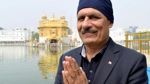 Canadian House of Commons MP (Member Parliament) Jatinder Singh Sidhu paying obeisance at the Golden Temple in Amritsar.(Sameer Sehgal/HT) Canadian House of Commons MP (Member Parliament) Jatinder Singh Sidhu paying obeisance at the Golden Temple in Amritsar.(Sameer Sehgal/HT)