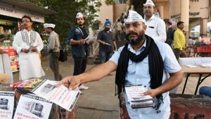 An AAP worker hands out pamphlets protesting the Metro fare hike near Lajpat Nagar Metro station on Wednesday.(Sanchit Khanna/HT PHOTO) An AAP worker hands out pamphlets protesting the Metro fare hike near Lajpat Nagar Metro station on Wednesday.(Sanchit Khanna/HT PHOTO)