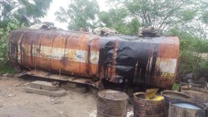 On July 22, the Barmer police unearthed a criminal syndicate accused of smuggling more than 50 million litres of crude oil inside water tankers from India’s largest onshore oilfield in Barmer.(HT File Photo) On July 22, the Barmer police unearthed a criminal syndicate accused of smuggling more than 50 million litres of crude oil inside water tankers from India’s largest onshore oilfield in Barmer.(HT File Photo)