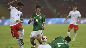 Mexico played out a goalless draw against Chile in their final Group F match of the FIFA U-17 World Cup.(AP) Mexico played out a goalless draw against Chile in their final Group F match of the FIFA U-17 World Cup.(AP)