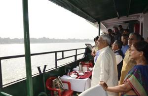 Chief minister Nitish Kumar inspecting the Ganga ghats ahead of Chhath, in Patna on Sunday.(HT photo) Chief minister Nitish Kumar inspecting the Ganga ghats ahead of Chhath, in Patna on Sunday.(HT photo)