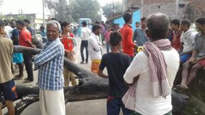 People block the Jamalpur-Dasrathpur road after four women were run over by a train in Munger district of Bihar on Monday. (HT photo) People block the Jamalpur-Dasrathpur road after four women were run over by a train in Munger district of Bihar on Monday. (HT photo)