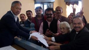 Congress candidate Vidya Stokes filing her nomination for Himachal Pradesh assembly elections at Theog in Shimla.(HT Photo) Congress candidate Vidya Stokes filing her nomination for Himachal Pradesh assembly elections at Theog in Shimla.(HT Photo)