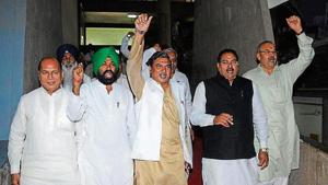 Indian National Lok Dal leaders protesting outside the Haryana Vidhan Sabha after they walked out of the House on the second day of session in Chandigarh on Tuesday.(Keshav Singh/HT) Indian National Lok Dal leaders protesting outside the Haryana Vidhan Sabha after they walked out of the House on the second day of session in Chandigarh on Tuesday.(Keshav Singh/HT)