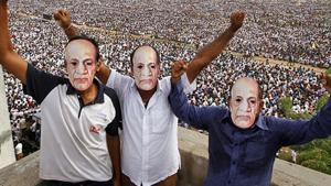 Patidars or members of Patel community wear masks of Sardar Vallabhbhai Patel as they participate in a rally in Ahmedabad.(AP File Photo) Patidars or members of Patel community wear masks of Sardar Vallabhbhai Patel as they participate in a rally in Ahmedabad.(AP File Photo)