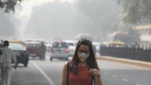 Sending out pollution alerts through newspapers, TV and radio to advise people with respiratory and cardiac ailments to avoid polluted areas and restrict outdoor movement is a part of graded plan.(Raj K Raj/HT PHOTO) Sending out pollution alerts through newspapers, TV and radio to advise people with respiratory and cardiac ailments to avoid polluted areas and restrict outdoor movement is a part of graded plan.(Raj K Raj/HT PHOTO)